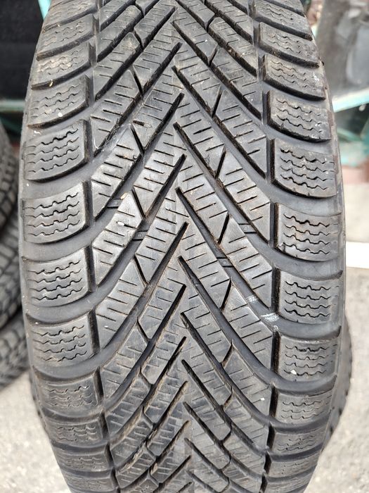Продавам 2бр. Зимни гуми 205/55/16 Pirelli