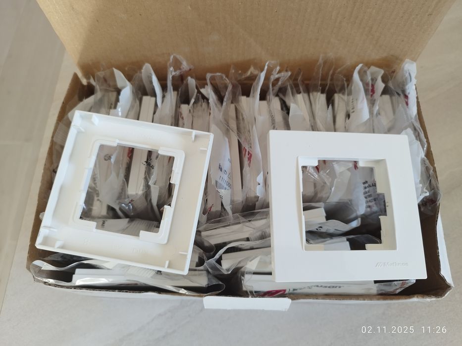 Рамки за контакти мутлусан