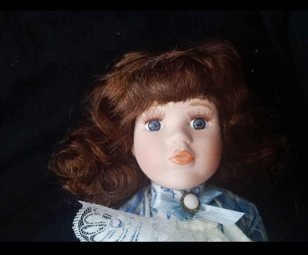 Порцеланова кукла heirloom doll
Ръчно нарисувана
Куклата е колекционер