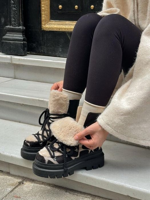 Боти на платформа (36-40) - черно с бежово принт