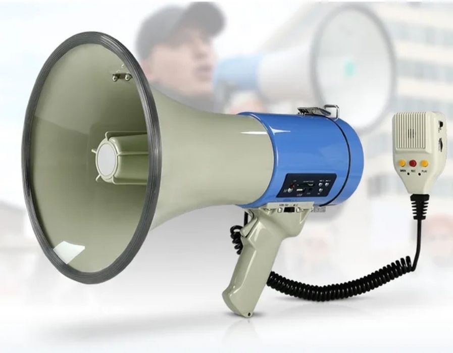 Мегафон 80 ват  БЛЮТУЗ ЕСТЬ на аккумуляторе зарядка есть