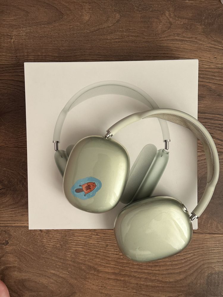 Airpods Max в зеленном цвете