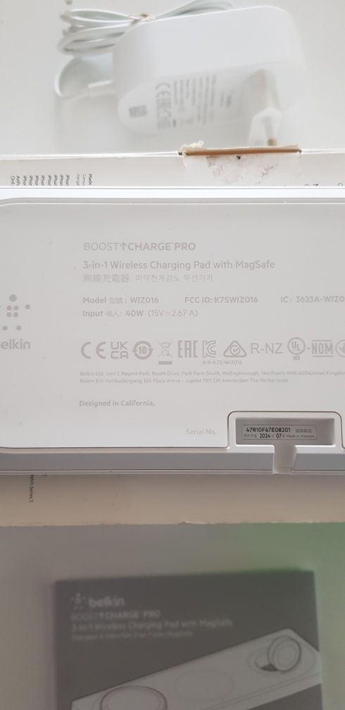 Оригинално 3-в-1 безжично зарядно Belkin BoostCharge Pro 3-in-1