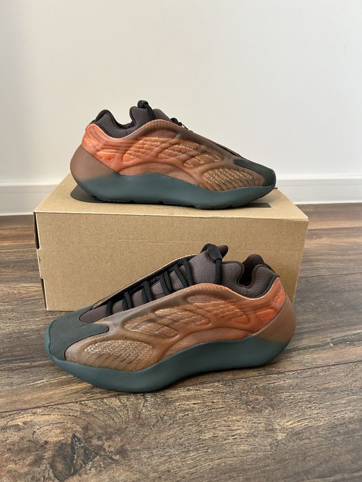 Adidas Yeezy 700 Copper Fade . Noi in cutie. 37 1/3 ,39 1/3 , 42 .