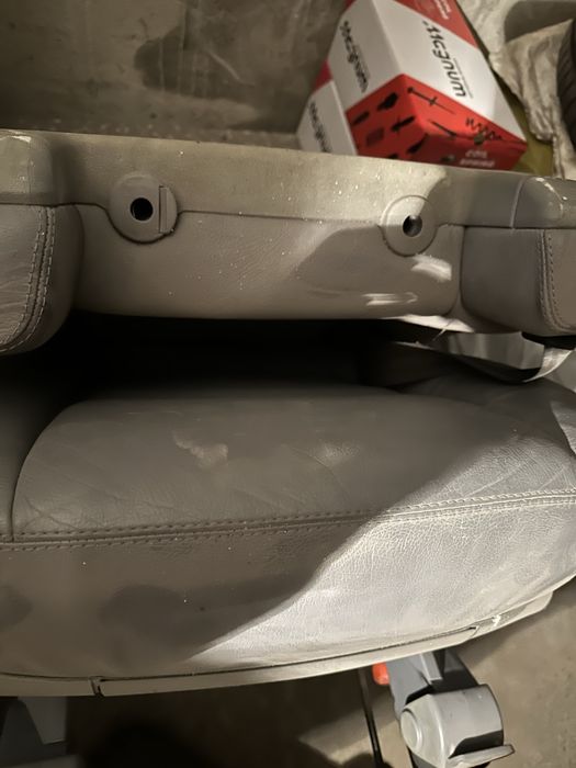 Кожени седалки и разгъваща масичка за Мерцедес Вито