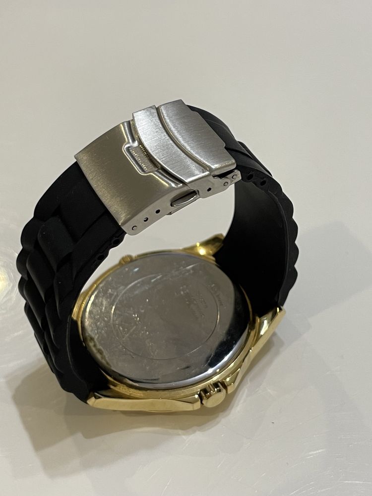 Оригинален Guess часовник Japan W1298G1 златен часовник