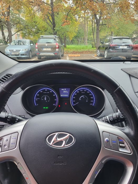 Vând Hyundai ix35