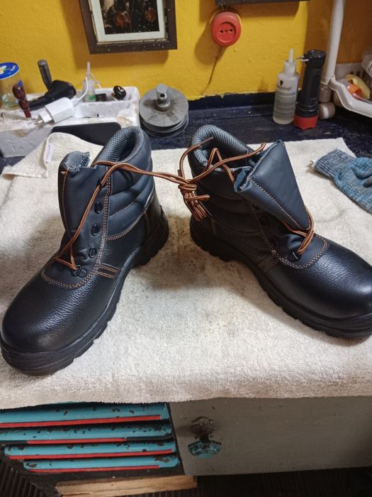 Продам ботинки летние 43 размер