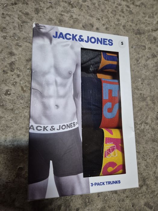 Vand boxeri Calvin Klein si Jack&Jones