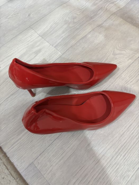 Туфли сатылады………