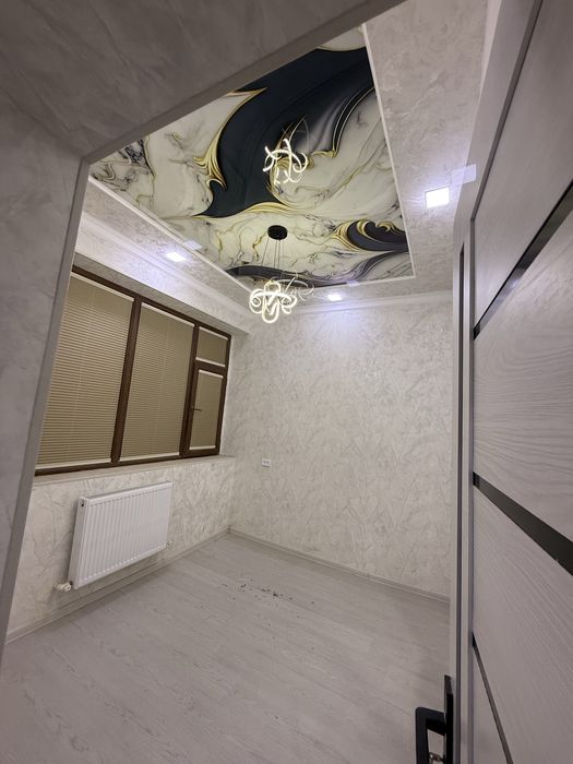 Срочно ижарага 2 хона 1-етаж пустой янги бозор жойлашган