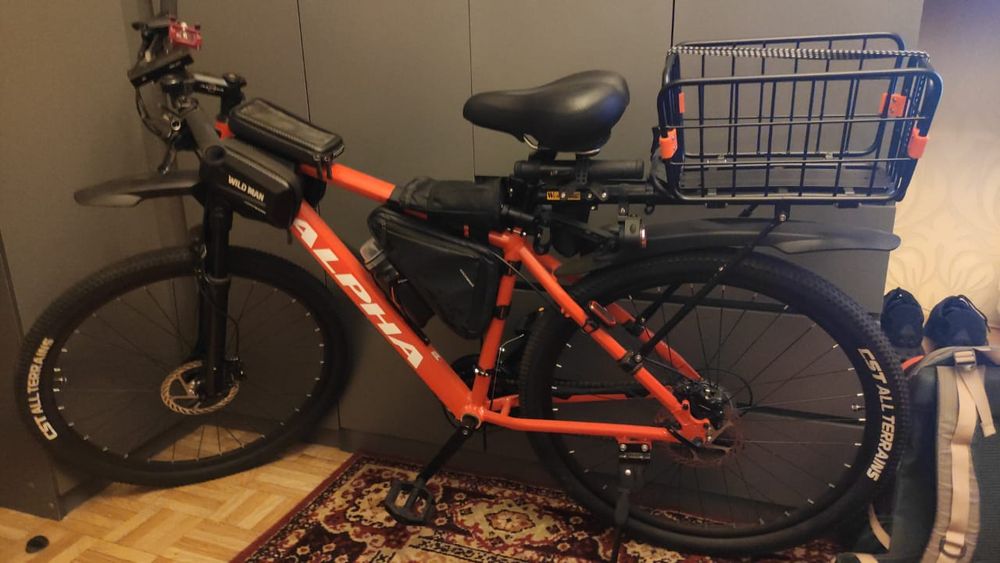 Продам велосипед на  гидравлических тормозах + всякие аксессуары