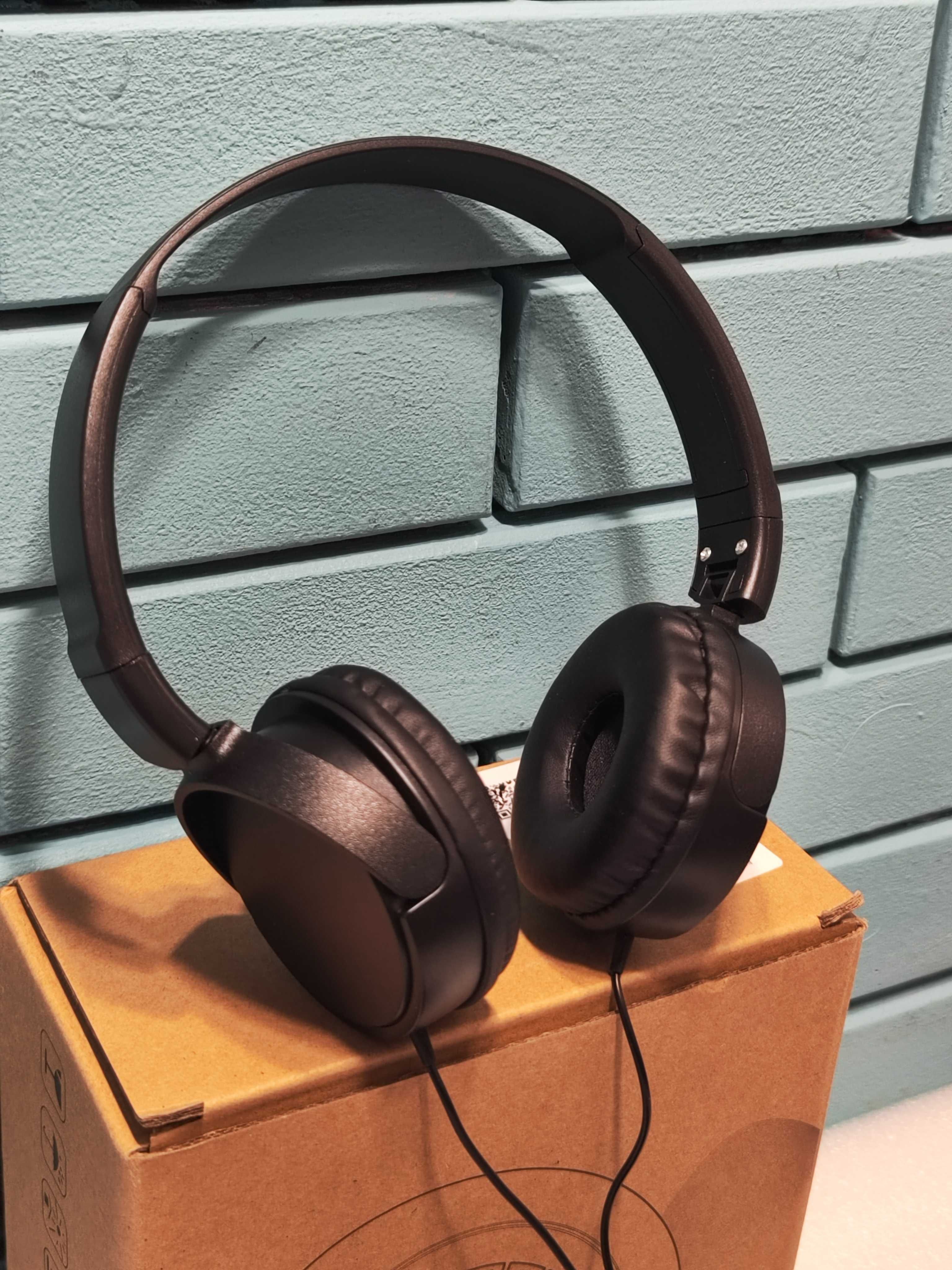 Преносим CD плейър с LCD, антишок и слушалки за кола и път