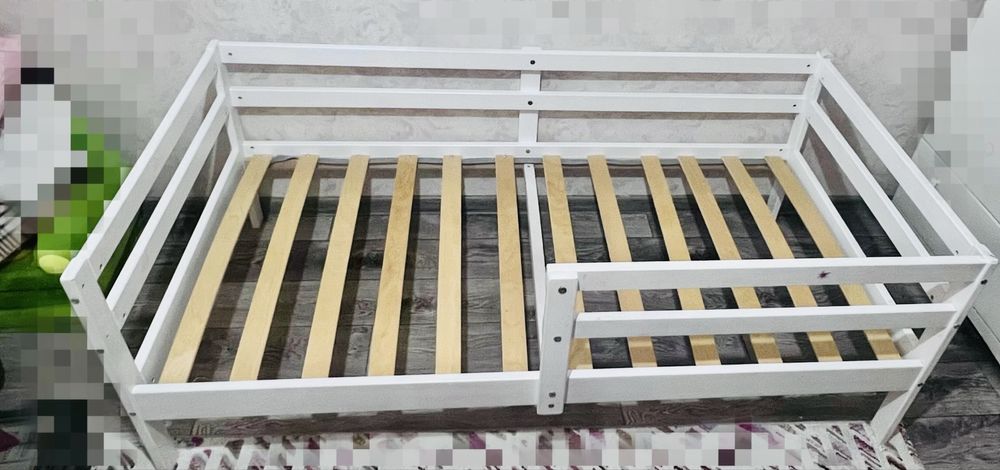 Продам кровать 165*85 с матрасом. ТОРГ. СРОЧНО