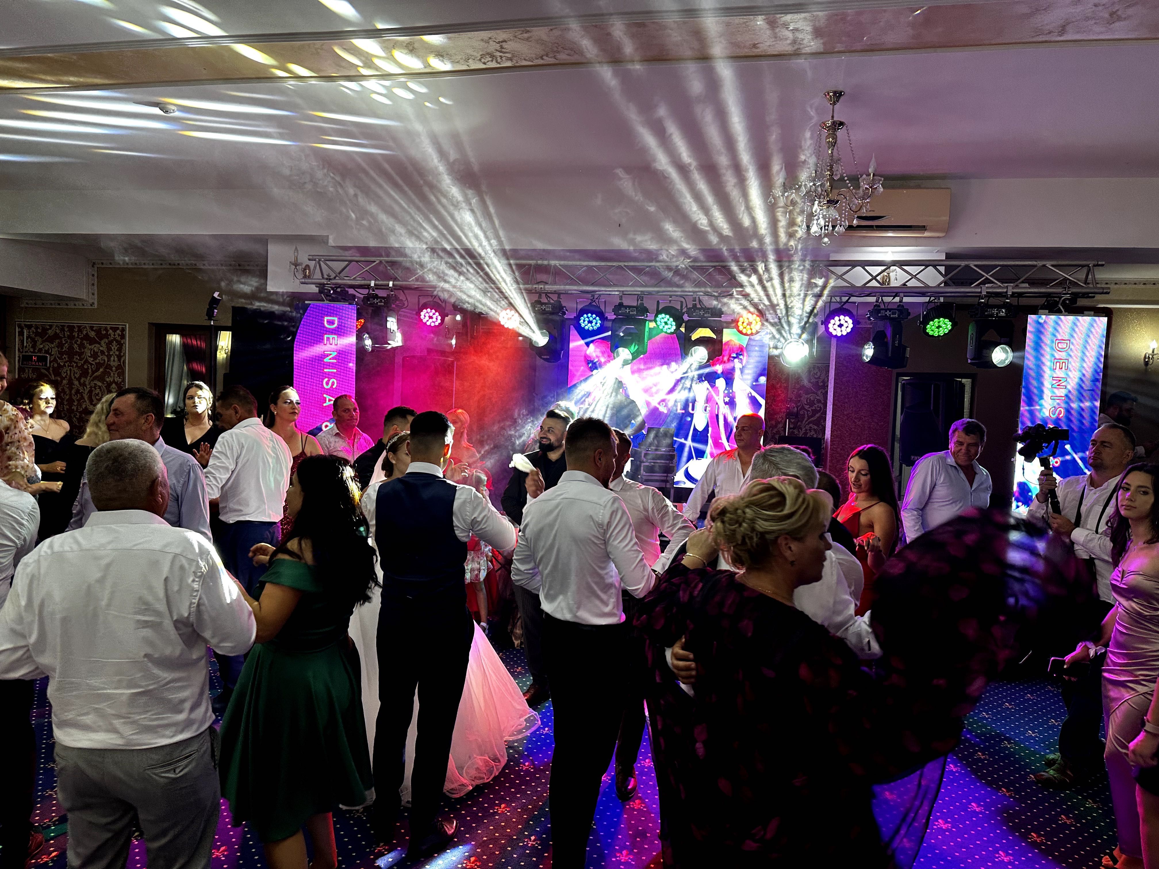 Dj-Mc,Scena,Ecran Led,Schela de Lumini,Sonorizare,PistoaleCO2 Band-uri