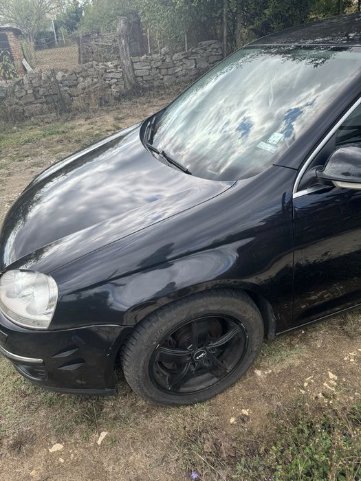 Продавам Volkswagen jetta