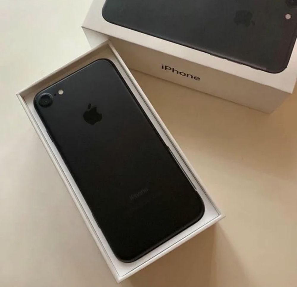 Продам iPhone 7