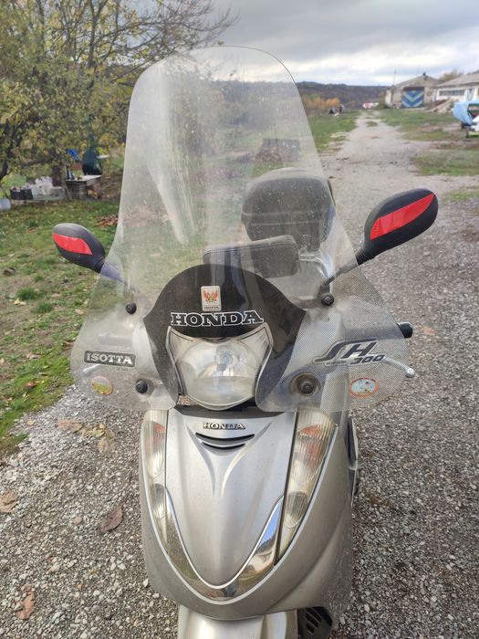 Скутер ХОНДА SH300i. 2600лв.