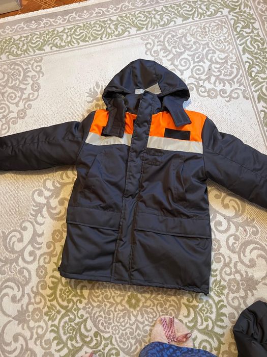 Продам спецодежду зимнюю.. И жилет