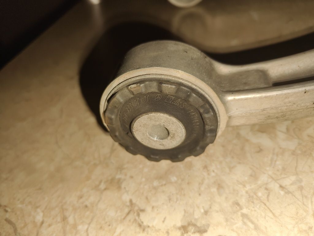Ляв носач Mercedes w166 ml250,ml350 -100лв