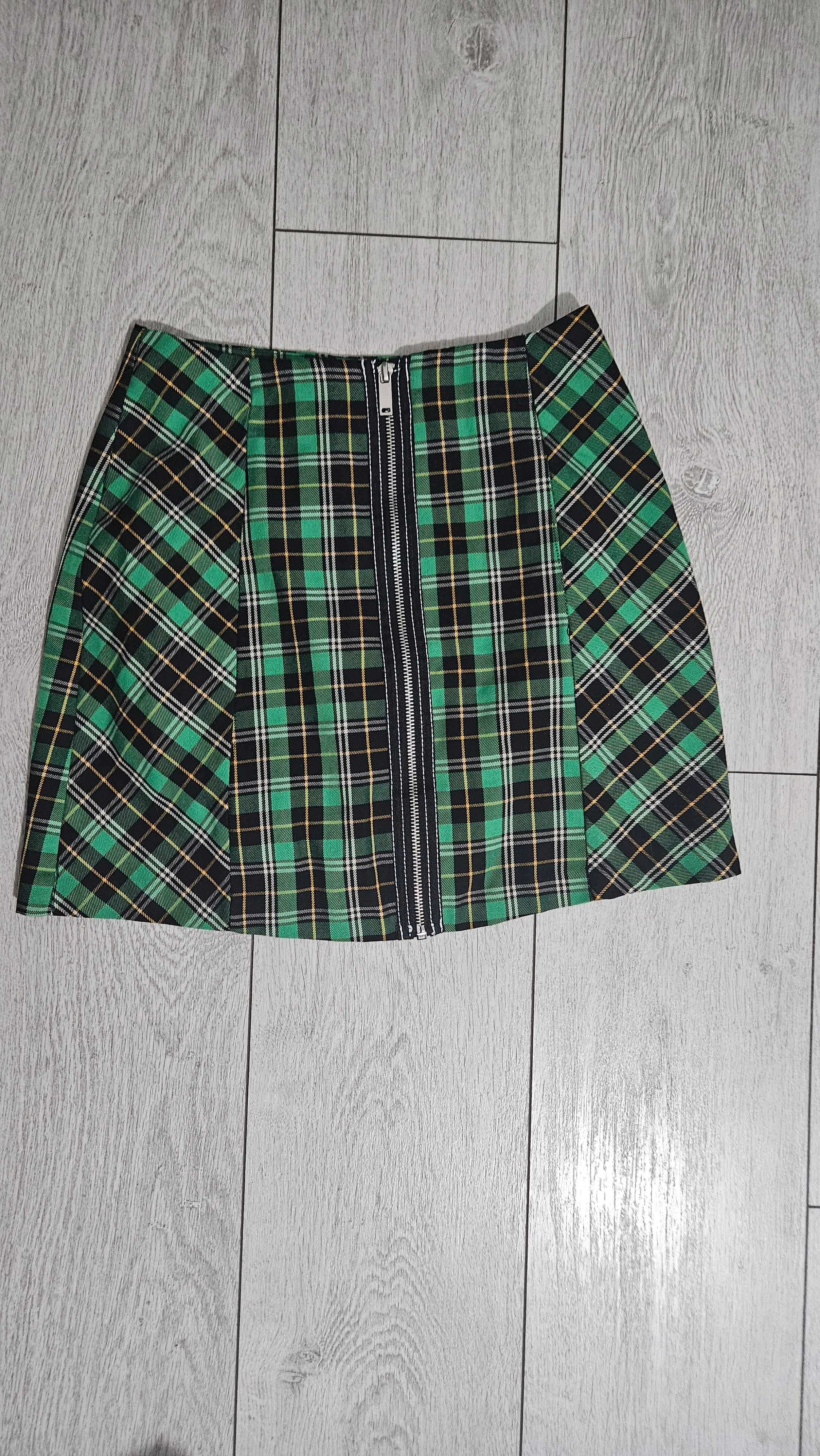 Fusta Stradivarius, Xs