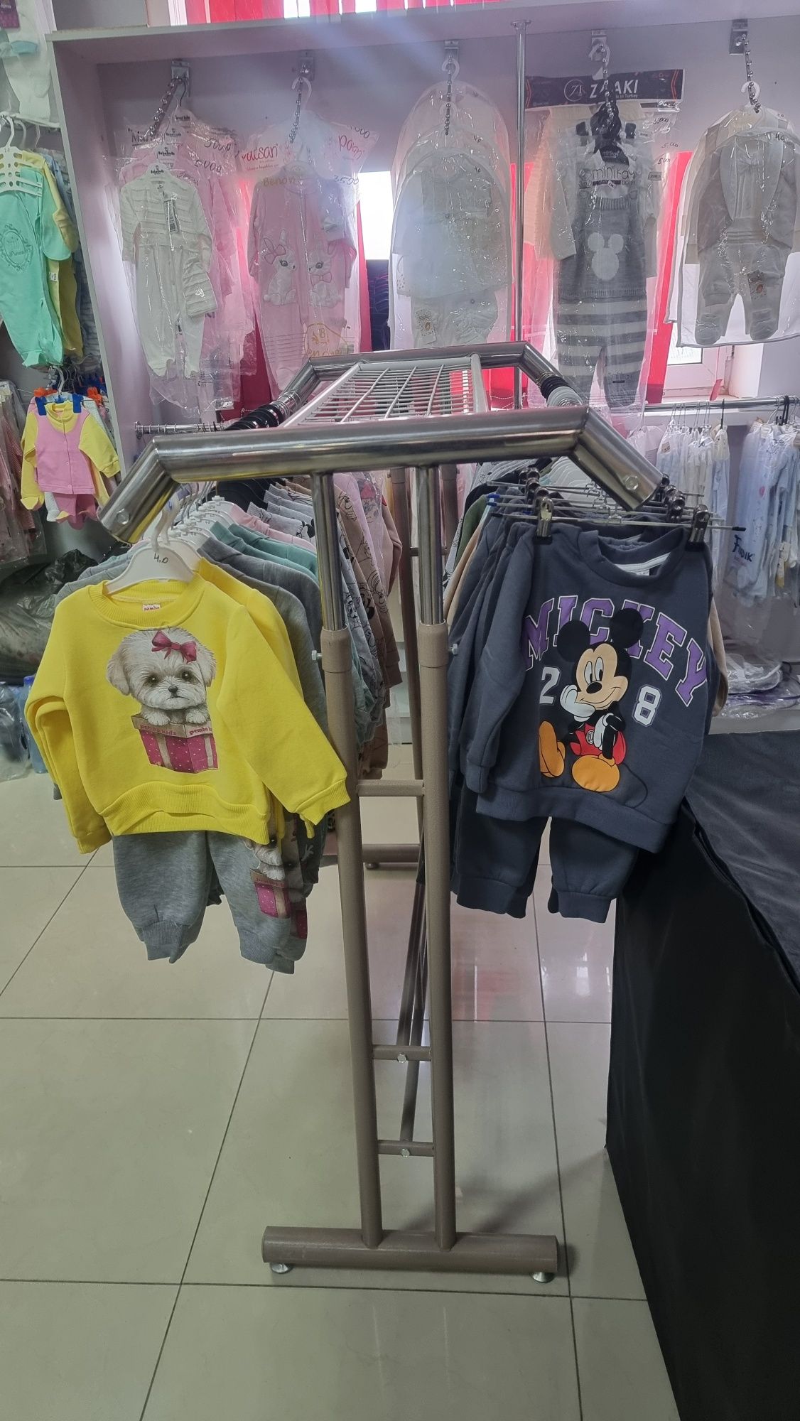 Продам оборудование для бутика Детской одежды