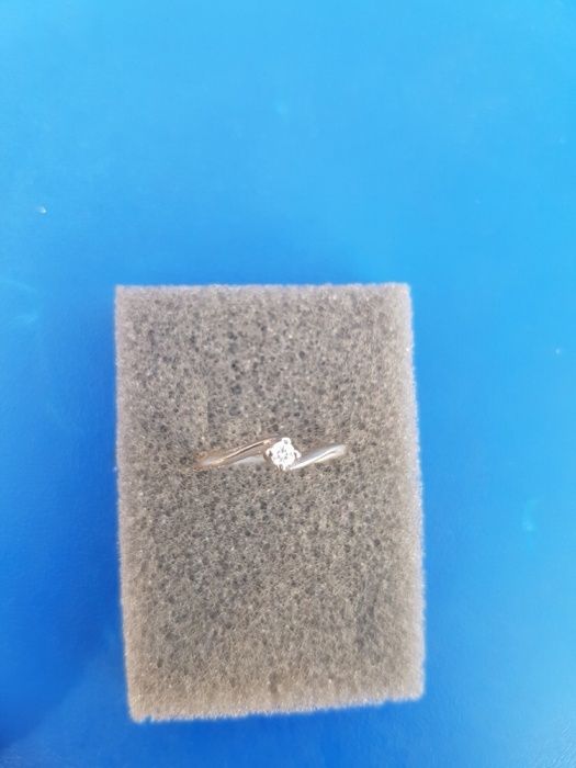 Inel Solitaire deosebit logodna aur alb 18k cu diamant