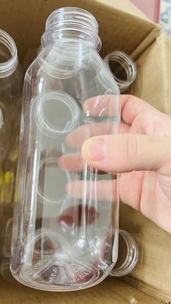 Бутылки пластиковые 0,5 с крышками