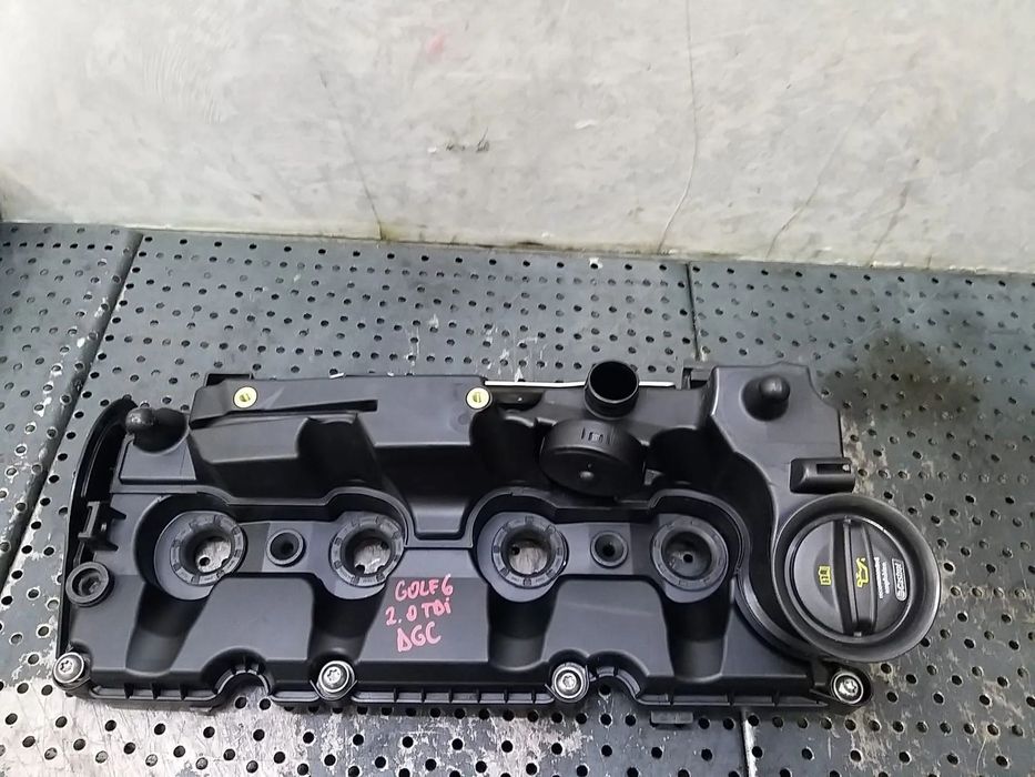 Capac culbutori 2.0 tdi vw golf 7 04l103475a