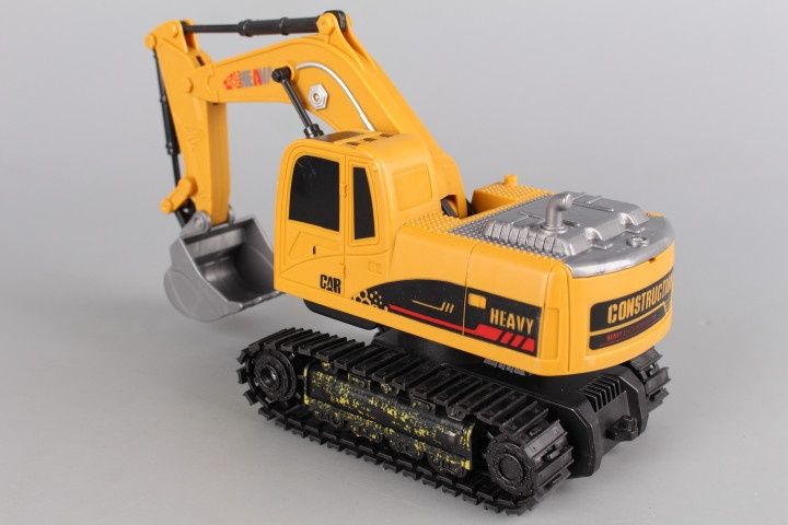 Радиоуправляем багер със зареждаща се батерия