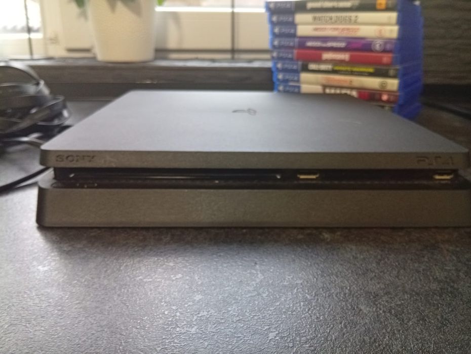 PS4 Slim de vânzare