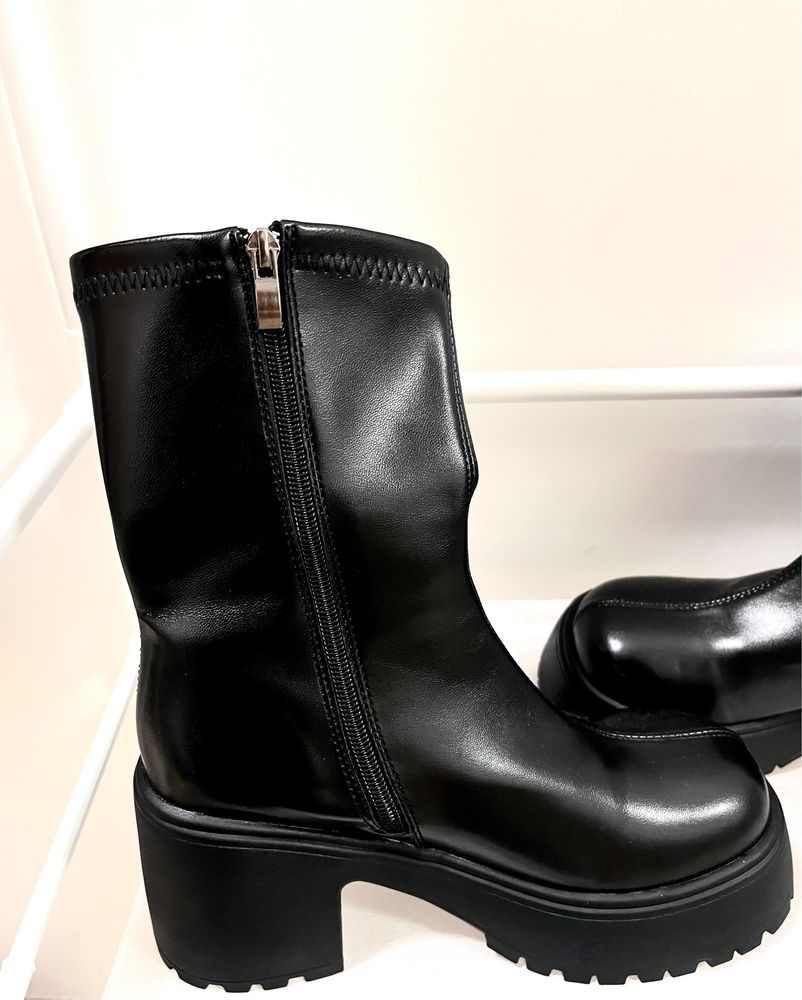 Botine negre noi