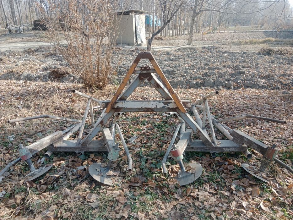 Traktor sotiladi barcha agregatlari bilan birga puli tel orqali gapl