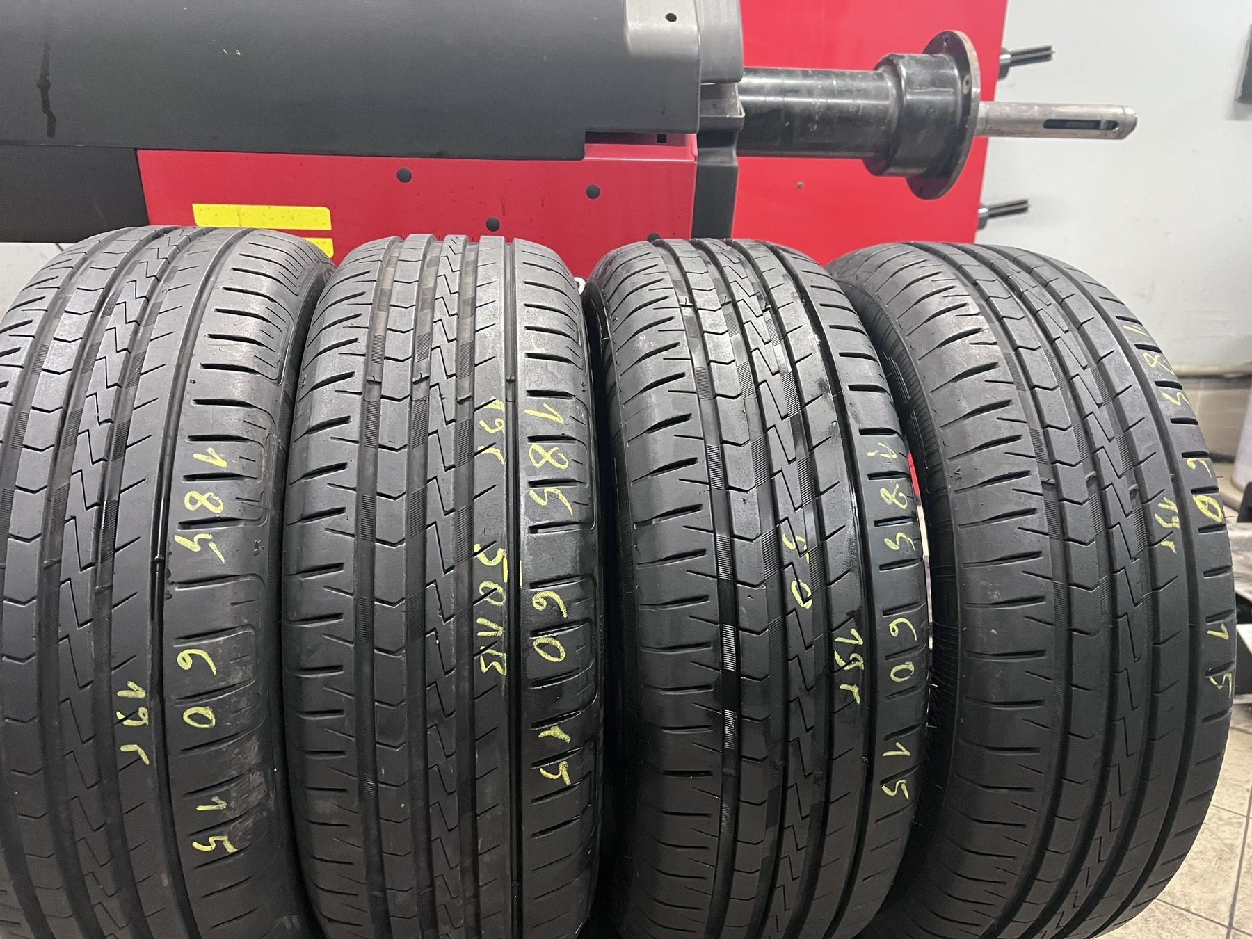 Летни гуми 185/60 R15 Vredestein