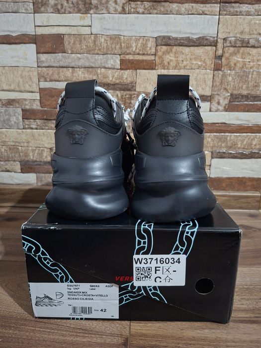 Versace chain reaction