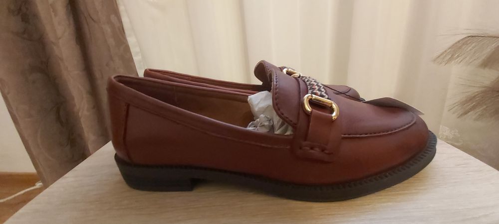 Vând pantofi Tamaris dama de piele maro, marimea 37