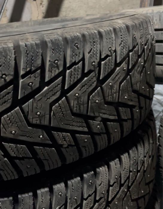 Продам зимние шипованные покрышки