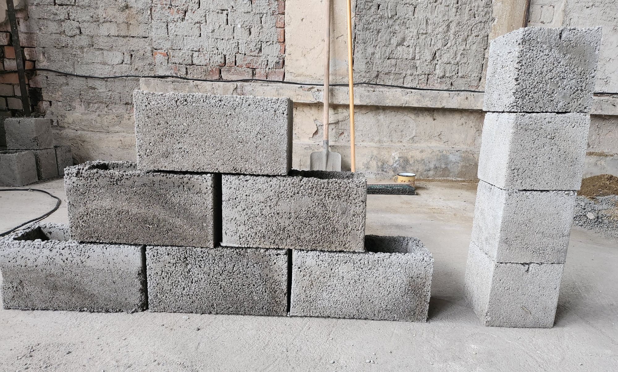 Boltari de beton . Zidarie /Fundatie/Garduri