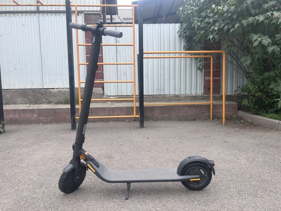 Электросамокат Ninebot KickScooter E25 черный