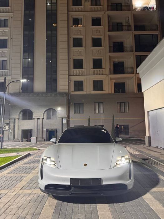 Porsche taycan