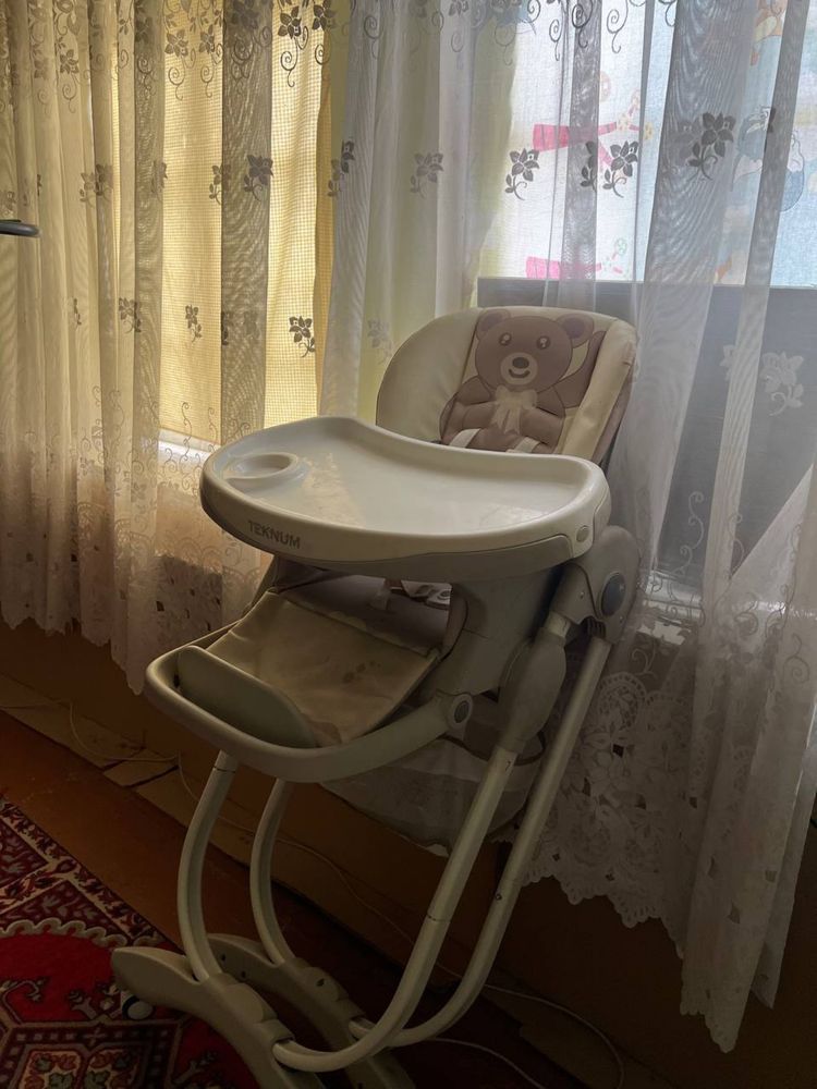 Bolalar uchun ovqat yediradigan kalyaska sotiladi