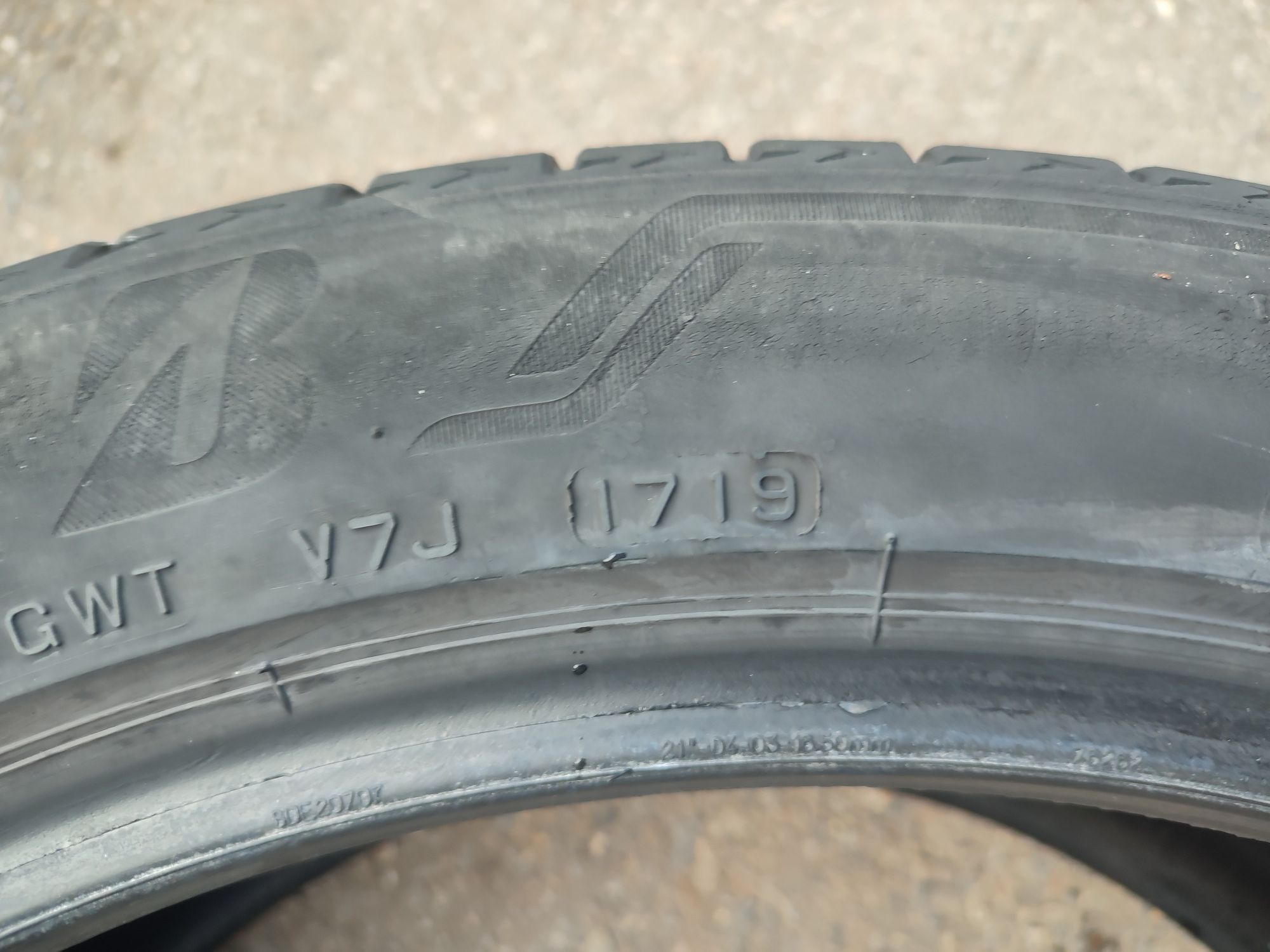 285/40/21" 4бр Bridgestone Alenza -01,dot1719.6-7mm