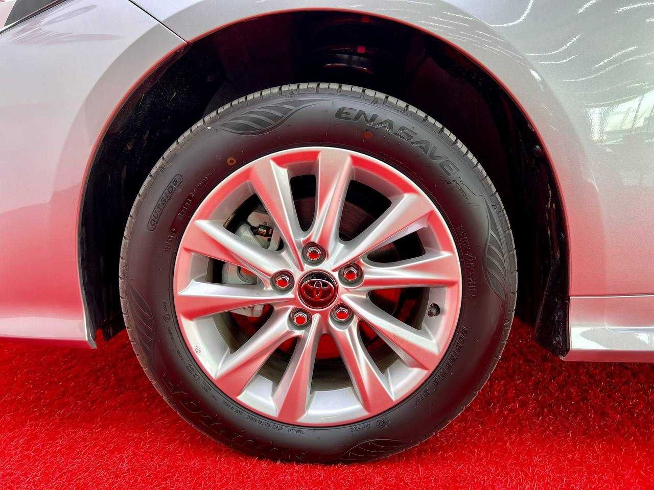 Namanganda Yangi Toyota Corolla 1.2 t Stalnoy/Bronza