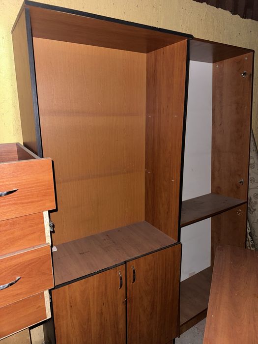 Два шкафа (и другая мебель)