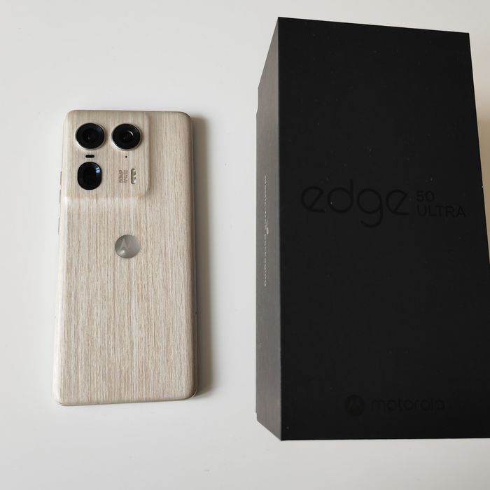 Moto edge 50 ultra Nordic Wood 1TB , 16RAM пълен комплект + подаръци