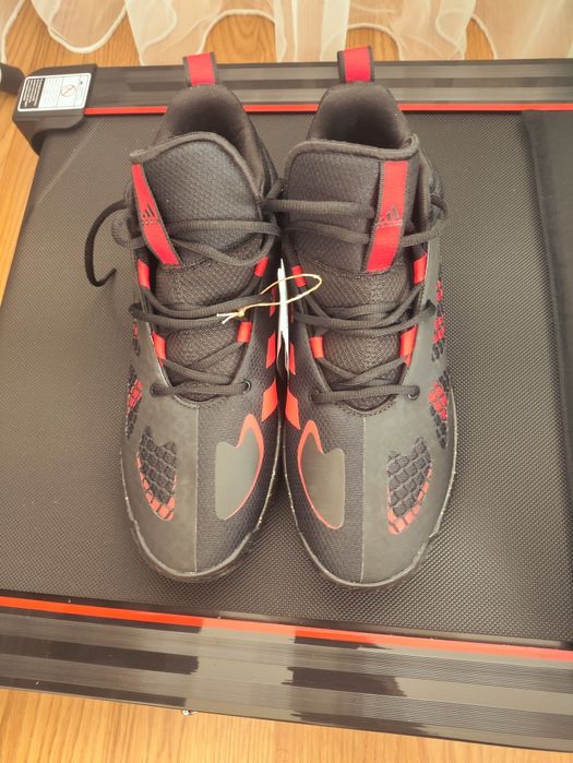 Чисто нови маратонки Adidas