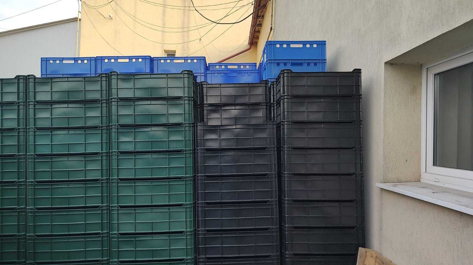 Naveta /lada plastic /Rosu  verde negru 30 ron /tipa113a