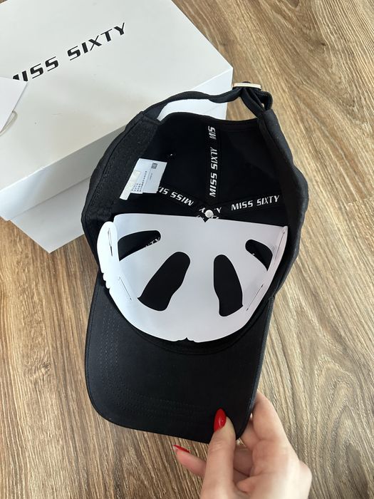 Шапка Miss Sixty