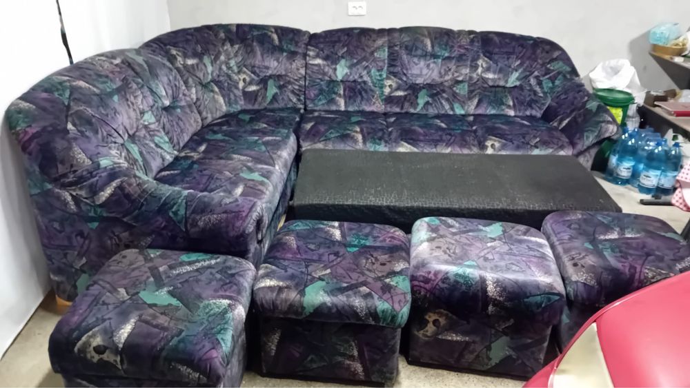 Coltar extensibil cu  4 tabureti