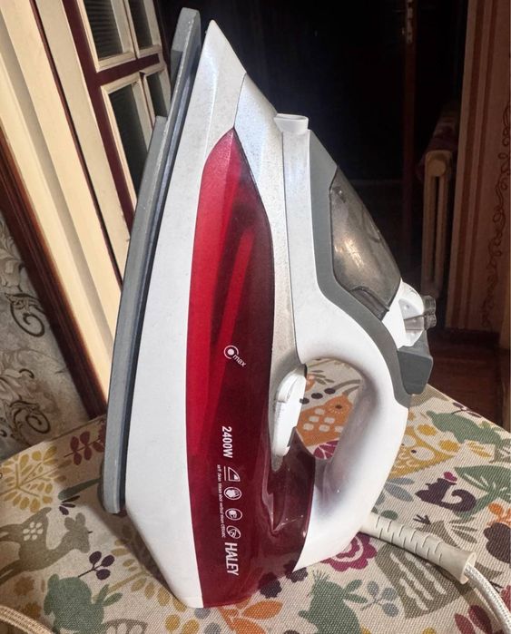 Продаю утюг с гладильной доской